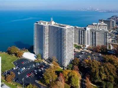 12700 Lake Ave APT 802