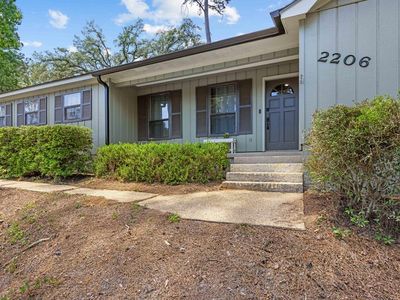 2206 Riverside Dr