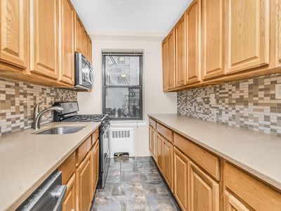 3840 Greystone Ave APT 1K