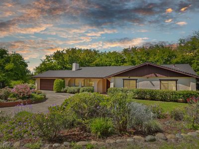 9695 Oak Leaf Way