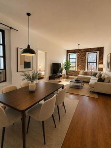 32 E 2nd St APT 22