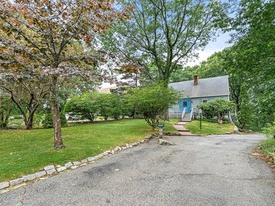 6 Woodbury Ln