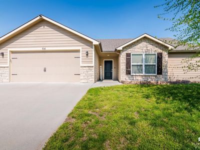 Property at 104 Quail Ct, Saint George, KS