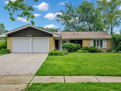 Property at 1525 Mayfield Ln, Hoffman Estates, IL