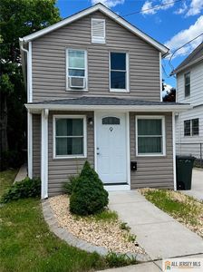 9 Bright St