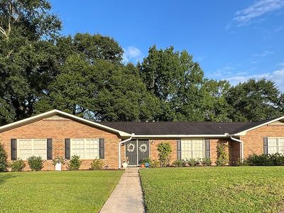 100 Longleaf Dr