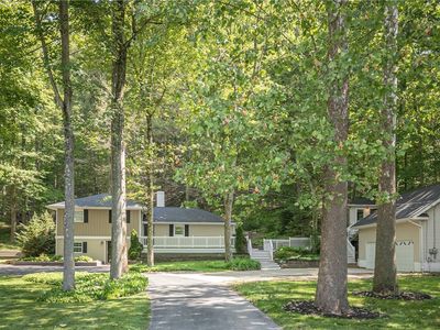 Property at 376 Miles Rd, Moreland Hills, OH