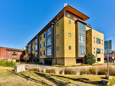 401 E Boyd St Suite 307