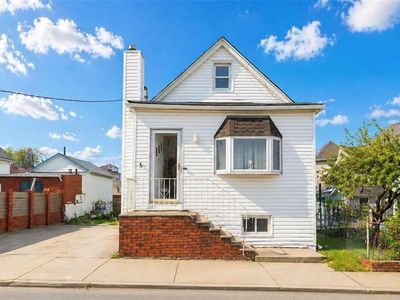 16 Orlando St