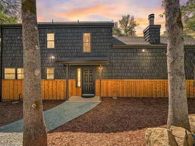 15880 Arrowhead Pl