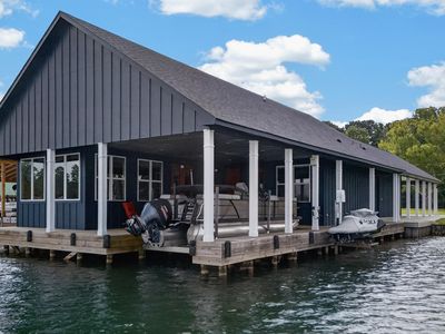 2627 Lakeshore Dr