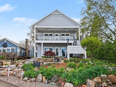 6747 Kitson Dr NE
