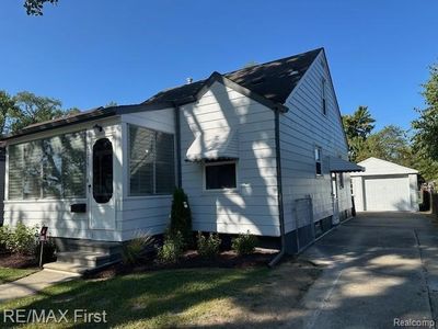 17175 Five Points St