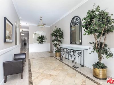 511 San Vicente Blvd Unit 107