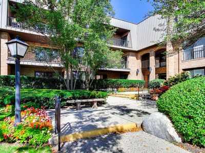 3 The Court Of Harborside APT 208