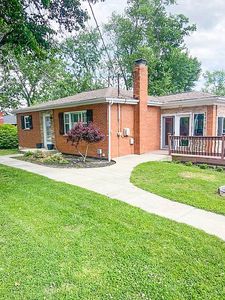 Property at 25 Sydney Dr, Latonia, KY