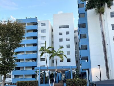 5050 NW 7th St APT 220