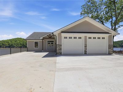 154 Lakeway Ln