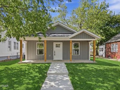 2016 S Moffet Ave