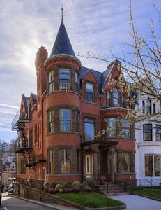 1575 Beacon St APT 3R