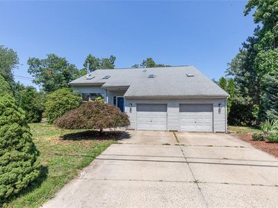 8 Ashley Dr