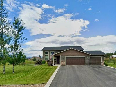 411 Spruce Meadows Loop