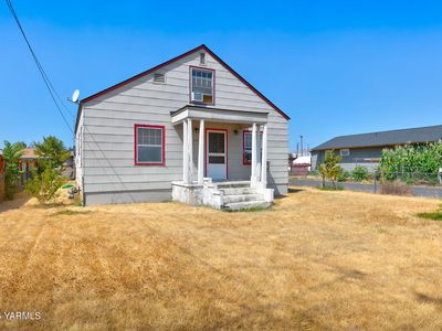 810 N 16th Ave