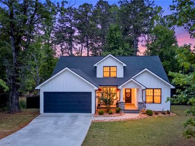 110 Crepe Myrtle Ln
