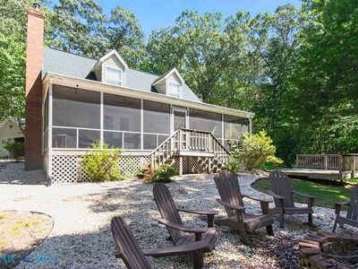 705 Skipjack Ln