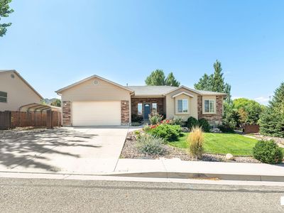 892 E Nichols Canyon Rd