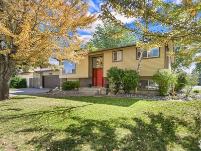 6225 S Lorreen Dr