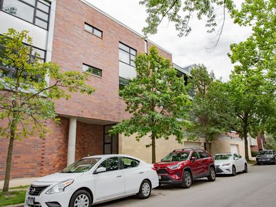 3741 N Wolcott Ave Unit 12