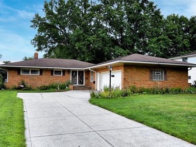 5669 Beacon Hill Dr