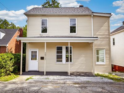 2017 Dowling St