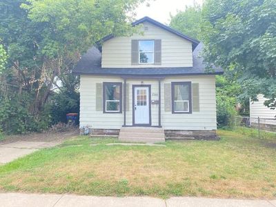 1360 Paris Ave NE