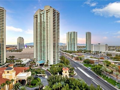 2777 Paradise Rd UNIT 1002