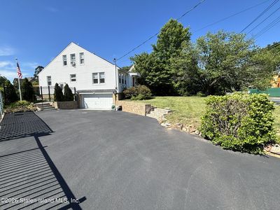 5769 Amboy Rd