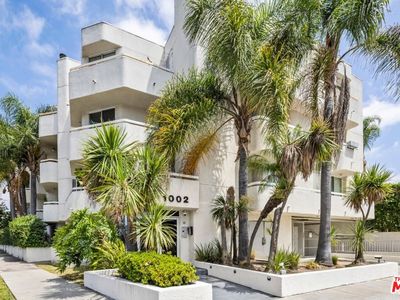 1002 S Burnside Ave APT 203
