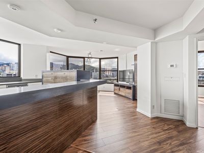 1221 Victoria St APT 1705