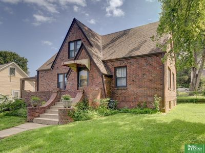 Property at 911 S 38th St, Omaha, NE
