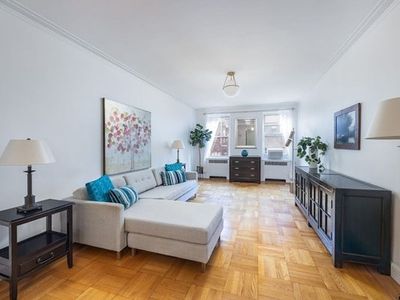 349 E 49th St APT 3T