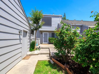 261 Leveland Ln APT C