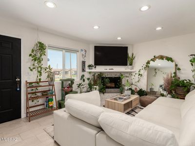 102 E Elm St