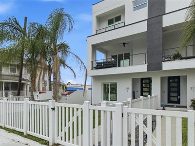 215 W Columbus Dr #2