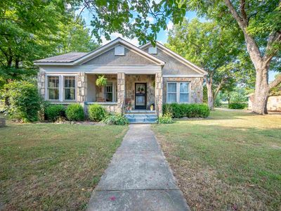 20 Moore Ave