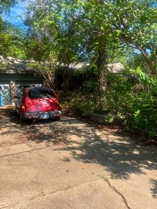 319 Rock Glen St