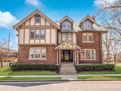 2907 East Linnwood AVENUE