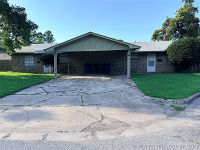 1925 E 51st Pl