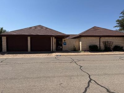 1005 W Pecan Ave