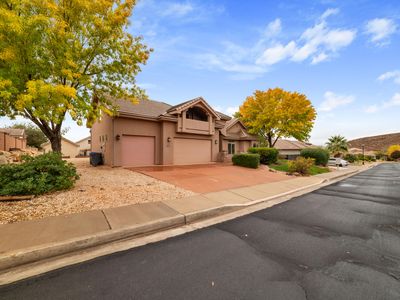 922 E Silver Shadows Dr